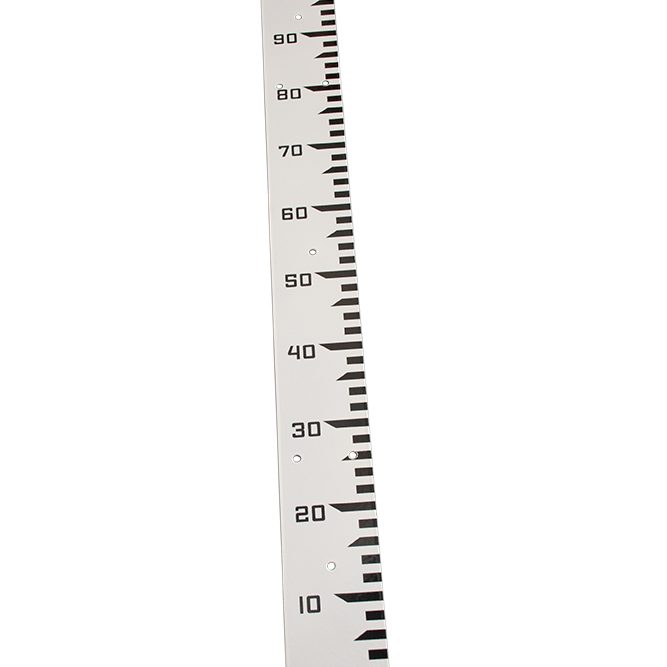 White M type staff gauge metric